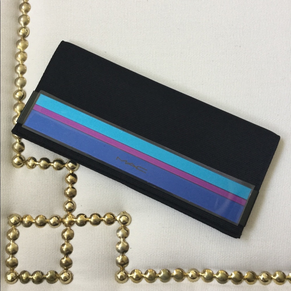 💋💜NWOT MAC Limited Edition Makeup Case💜💋